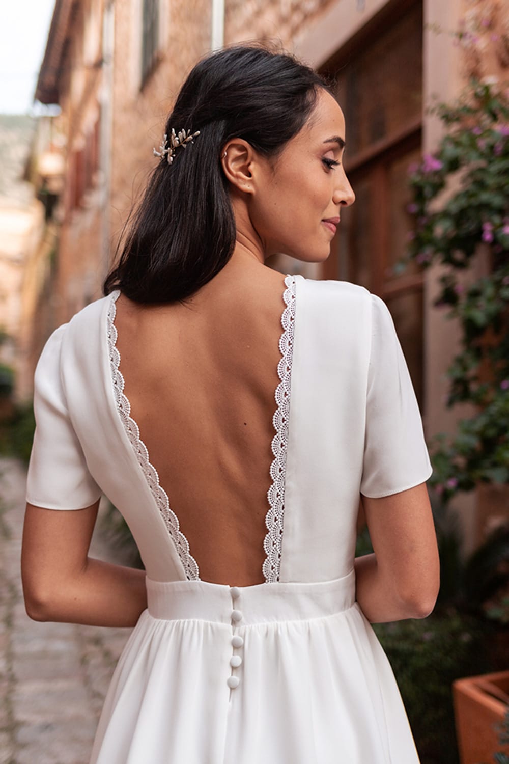 robe dos nu dentelle blanche