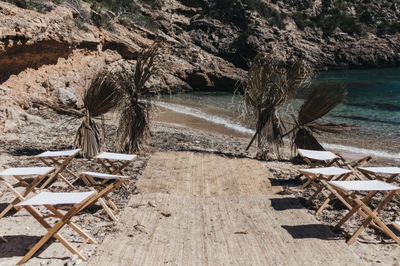 Un mariage boho et minimaliste en blanc à Ibiza - Photos : Delmao - Blog mariage : La mariée aux pieds nus