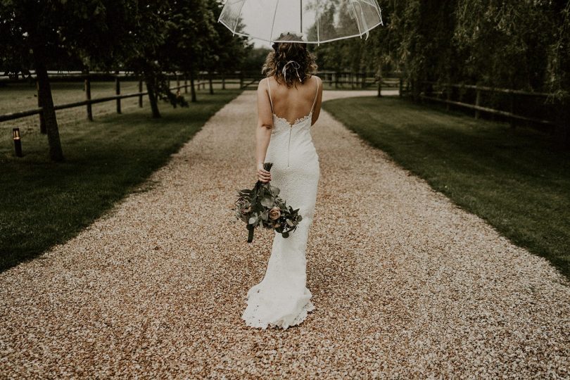 Un mariage sous la pluie au Domaine des Evis - Photos : Les Histoires d'A - Blog mariage : La mariée aux pieds nus