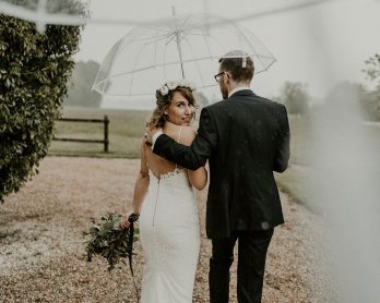 Un mariage champêtre sous la pluie au Domaine des Evis - Photos : Les Histoires d'A - Blog mariage : La mariée aux pieds nus