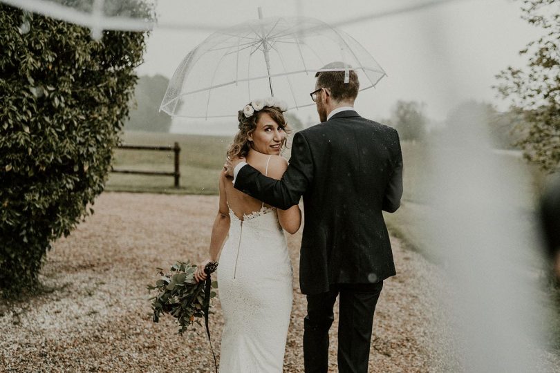 Un mariage champêtre sous la pluie au Domaine des Evis - Photos : Les Histoires d'A - Blog mariage : La mariée aux pieds nus