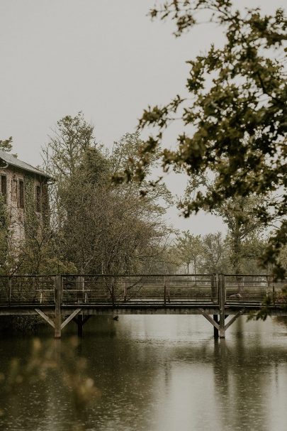 Un mariage sous la pluie au Domaine des Evis - Photos : Les Histoires d'A - Blog mariage : La mariée aux pieds nus