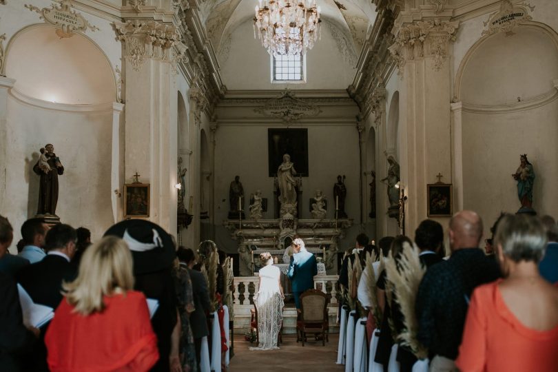 Un mariage au rocher Lumio en Corse - Photos : Madame B Photographie - Blog mariage : La mariée aux pieds nus