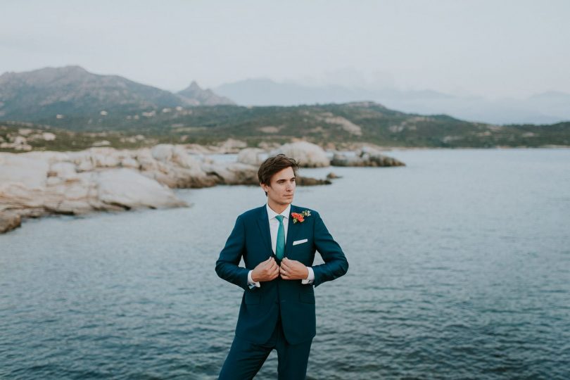 Un mariage au rocher Lumio en Corse - Photos : Madame B Photographie - Blog mariage : La mariée aux pieds nus