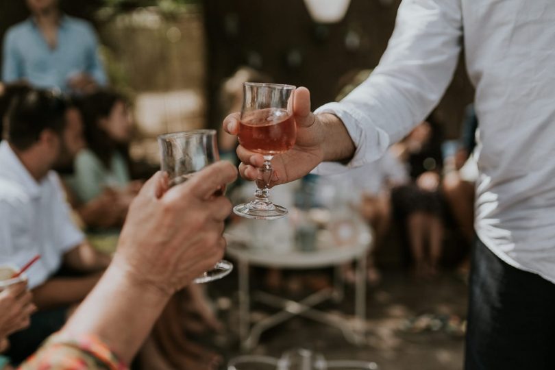 Un mariage au rocher Lumio en Corse - Photos : Madame B Photographie - Blog mariage : La mariée aux pieds nus