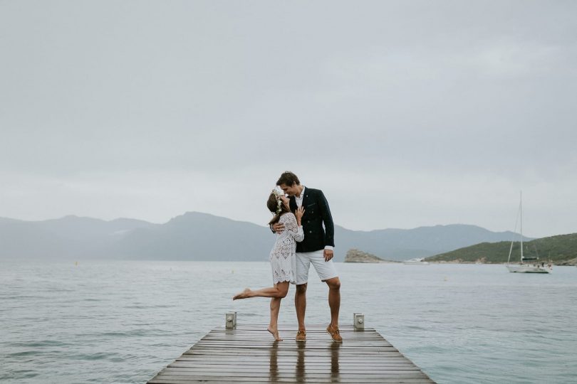 Un mariage au rocher Lumio en Corse - Photos : Madame B Photographie - Blog mariage : La mariée aux pieds nus