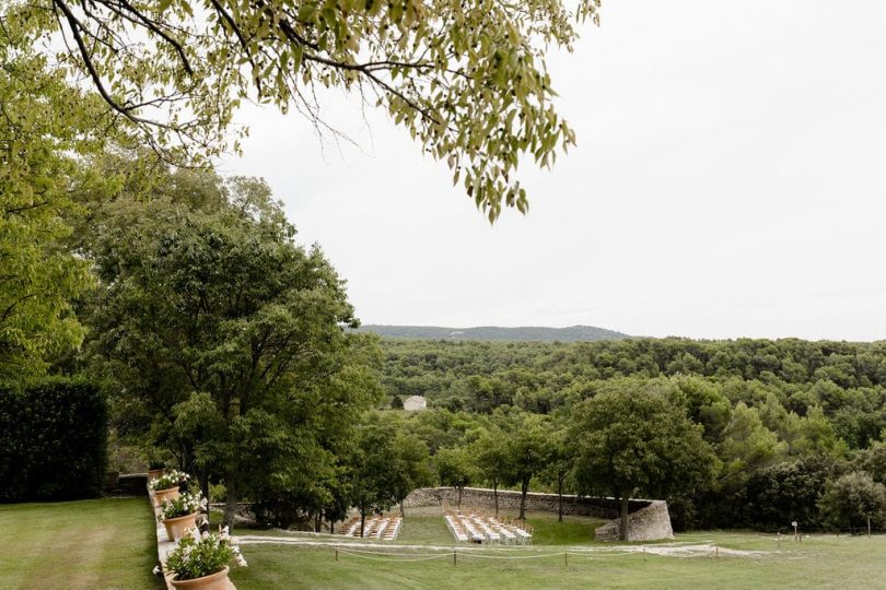 Un mariage au Domaine du Vallon des Sources à l’Isle sur la Sorgue en Provence - Photos : Clément Minair - Blog mariage : La mariée aux pieds nus