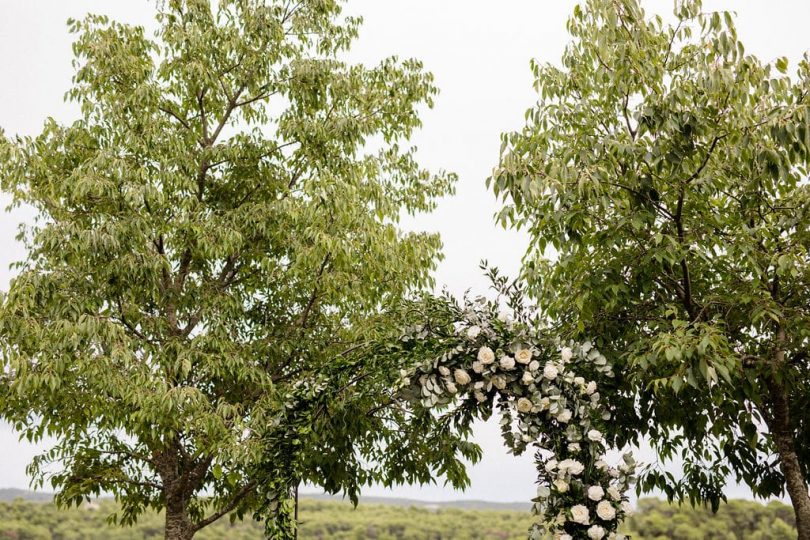 Un mariage au Domaine du Vallon des Sources à l’Isle sur la Sorgue en Provence - Photos : Clément Minair - Blog mariage : La mariée aux pieds nus