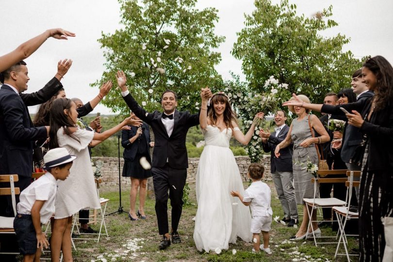 Un mariage au Domaine du Vallon des Sources à l’Isle sur la Sorgue en Provence - Photos : Clément Minair - Blog mariage : La mariée aux pieds nus