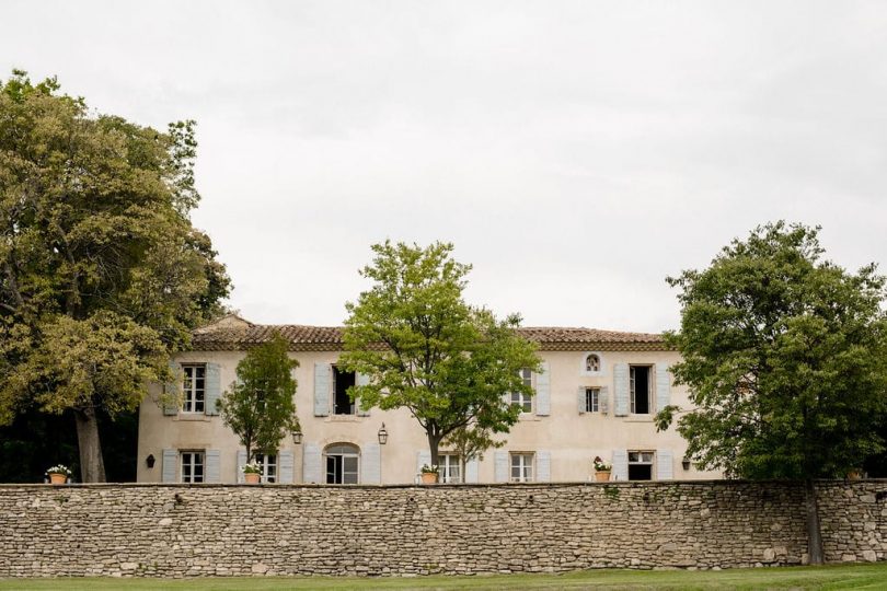 Un mariage au Domaine du Vallon des Sources à l’Isle sur la Sorgue en Provence - Photos : Clément Minair - Blog mariage : La mariée aux pieds nus