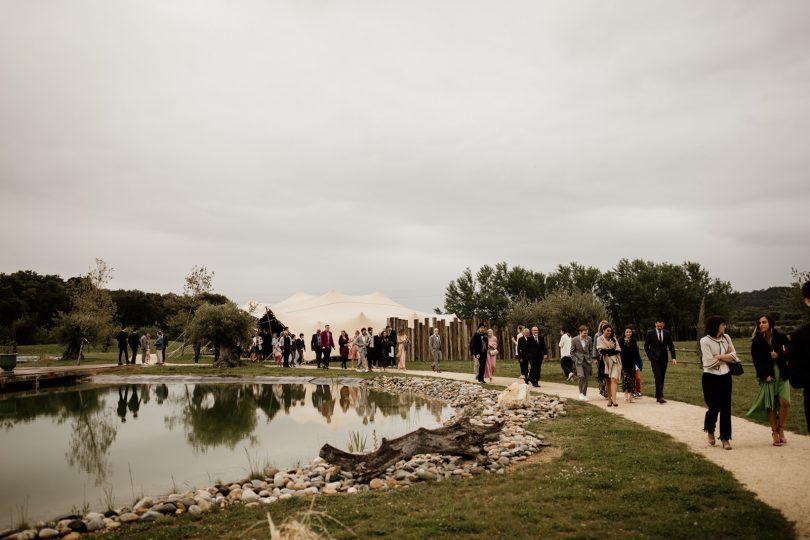 Un mariage aux Domaines de Patras en Provence - Blog mariage : La mariée aux pieds nus - Photos : Coralie Lescieux
