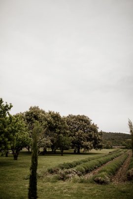 Un mariage aux Domaines de Patras en Provence - Blog mariage : La mariée aux pieds nus - Photos : Coralie Lescieux