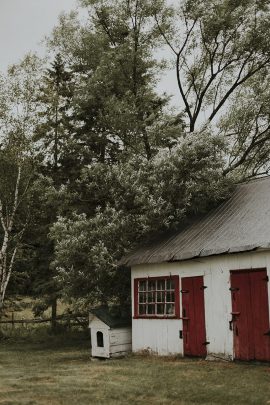 Un mariage simple et champêtre à la Grange C au Québec - Photos : Bianca des Jardins - Blog mariage : La mariée aux pieds nus