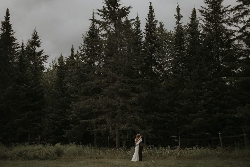 Un mariage simple et champêtre à la Grange C au Québec - Photos : Bianca des Jardins - Blog mariage : La mariée aux pieds nus
