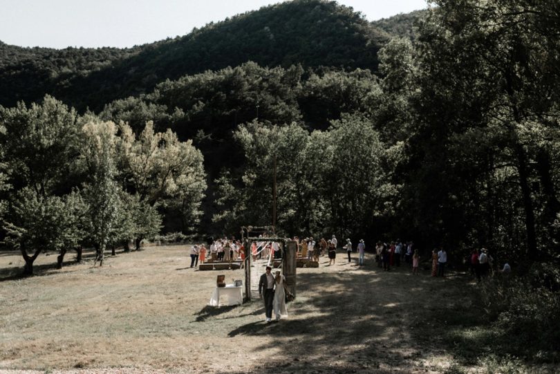 Un mariage au Hameau de Valouse - Photographe : Julien Navarre - Wedding planner : L'atelier Atypique - Blog mariage : La mariée aux pieds nus