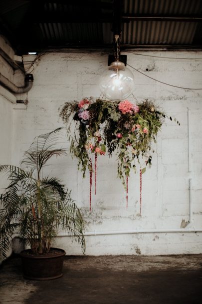 Un mariage industriel et fleuri - Photos : ChaseWild - Blog mariage : La mariée aux pieds nus