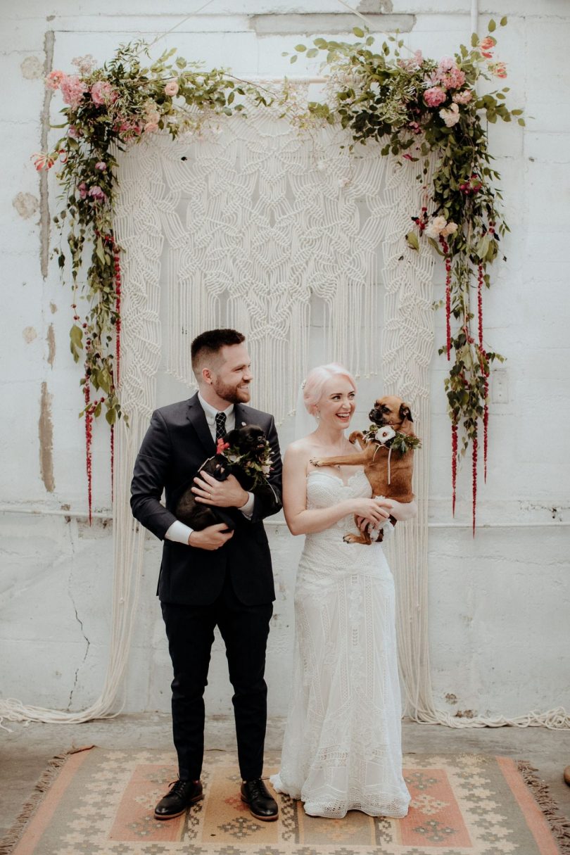 Un mariage industriel et fleuri - Photos : ChaseWild - Blog mariage : La mariée aux pieds nus