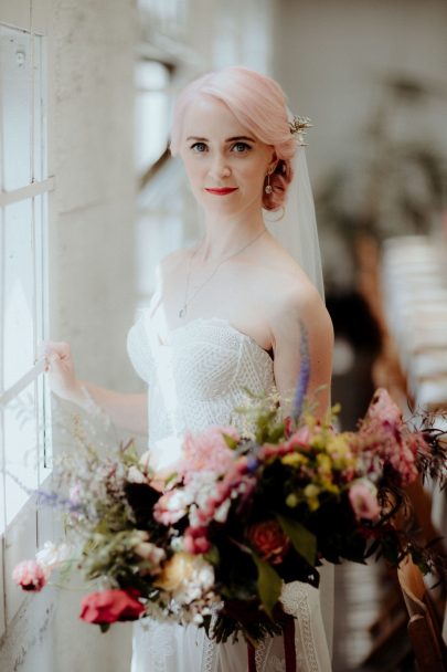 Un mariage industriel et fleuri - Photos : ChaseWild - Blog mariage : La mariée aux pieds nus