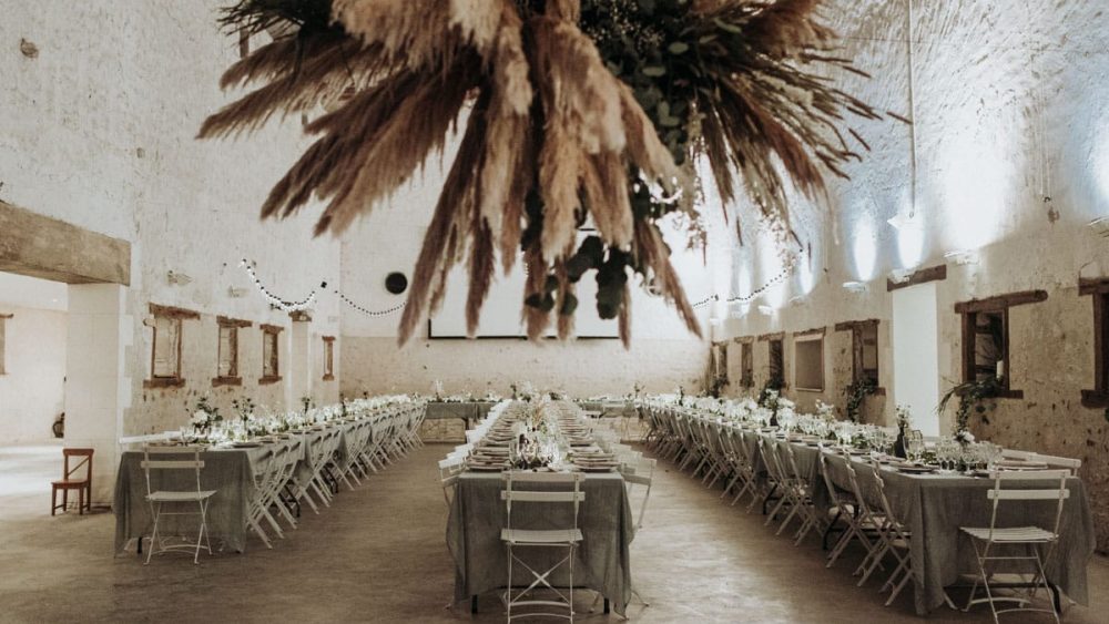 Un mariage au Domaine de Mauprié à Lusignan - Phtos : Lorenzo Accardi - Blog mariage : La mariée aux pieds nus