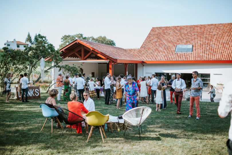 Un mariage coloré au Pays Basque - A découvrir sur www.lamarieeauxpiedsnus.com - Photos : Clément Minair