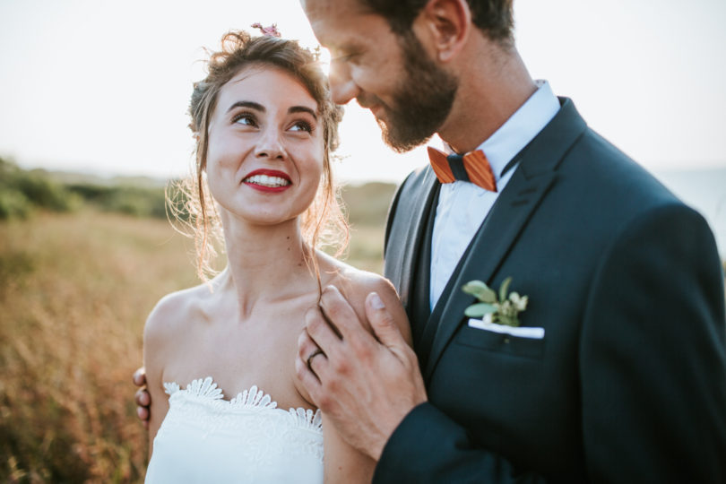 Un mariage coloré au Pays Basque - A découvrir sur www.lamarieeauxpiedsnus.com - Photos : Clément Minair