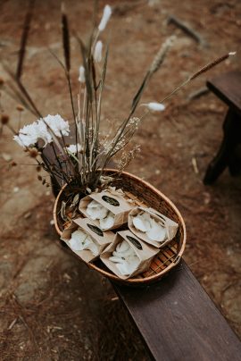 Un mariage romantique dans une forêt - Crédits Photos : Phan Tien Photography - Blog mariage : La mariée aux pieds nus.