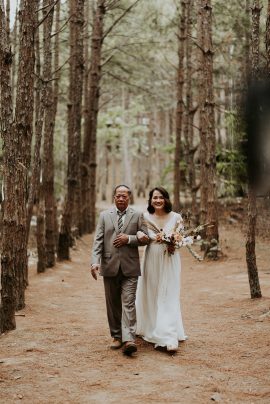 Un mariage romantique dans une forêt au vietnam - Photos : Phan Tien Photography -Blog mariage : La mariée aux pieds nus.