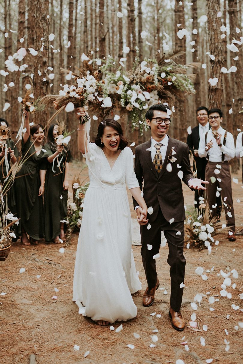 Un mariage romantique dans une forêt - Crédits Photos : Phan Tien Photography - Blog mariage : La mariée aux pieds nus.