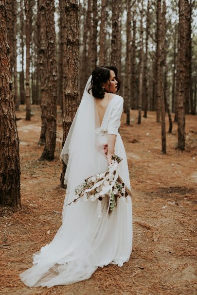 Un mariage romantique dans une forêt - Crédits Photos : Phan Tien Photography - Blog mariage : La mariée aux pieds nus.