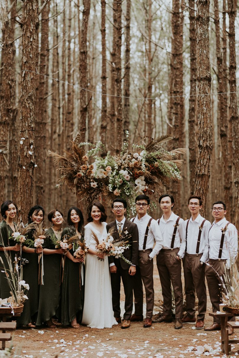 Un mariage romantique dans une forêt - Crédits Photos : Phan Tien Photography - Blog mariage : La mariée aux pieds nus.