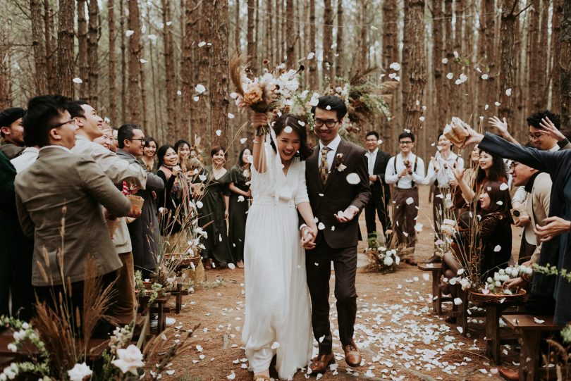 Un mariage romantique dans une forêt - Crédits Photos : Phan Tien Photography - Blog mariage : La mariée aux pieds nus.