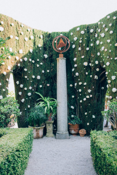 Un mariage en tout intimité sur la Riviera - Un mariage à découvrir sur www.lamarieeauxpiedsnus.com - Photos : Ingrid Lepan / Organisation : Wanderlust Wedding / Décoration : D'amour et de déco