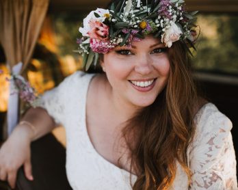 Vivre ses essayages de robes de mariée lorsqu'on ne fait pas un 38 ? Conseils et adresses sur le blog mariage La mariée aux pieds nus - Photos : Neupap Photography