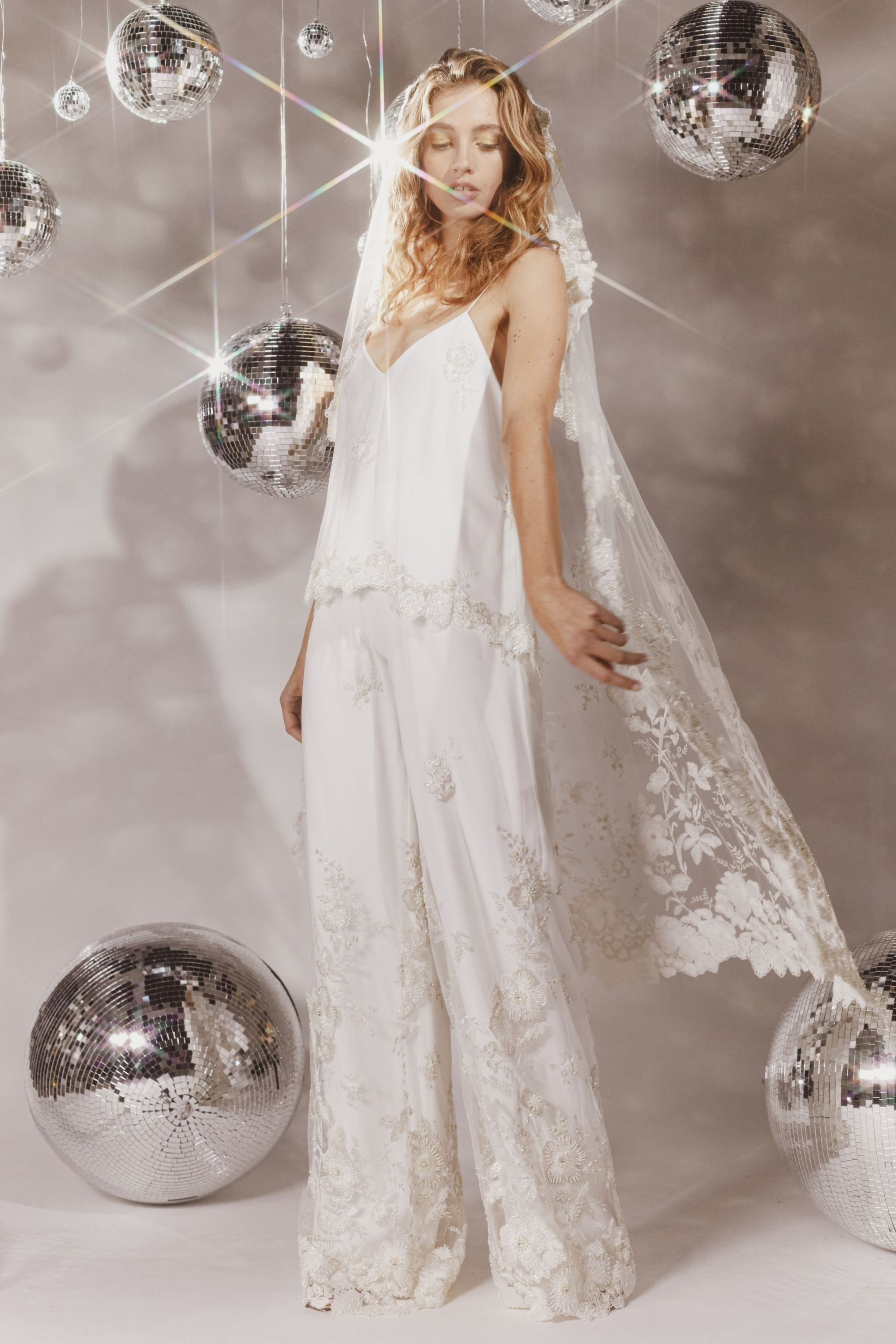 Robe de sales mariée avec pantalon