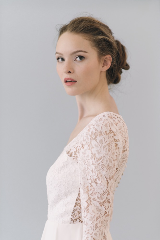 La mariée aux pieds nus - Photo : Elodie Timmermans Robe de mariée Oh Oui - Atelier Anonyme - Modele Leona