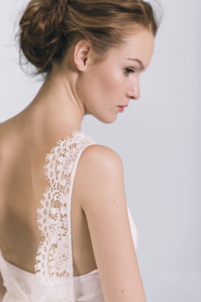 La mariée aux pieds nus - Photo : Elodie Timmermans Robe de mariée Oh Oui - Atelier Anonyme - Modele Louison