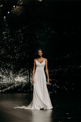 Pronovias - Robes de mariée - Collection 2020 - Défilé de Barcelone - Photographe : Baptiste Hauville - A découvrir sur le blog mariage : La mariée aux pieds nus