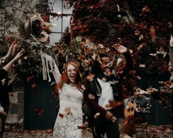 Un mariage en Auvergne aux Gites du Berger en Automne - Photos et Vidéo : The Quirky - Blog mariage : La mariée aux pieds nus
