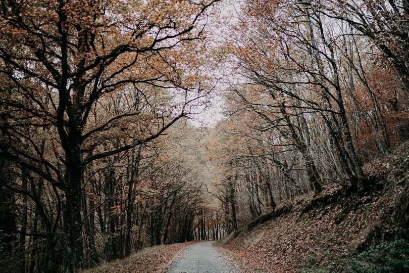 Un mariage en Auvergne aux Gites du Berger en Automne - Photos et Vidéo : The Quirky - Blog mariage : La mariée aux pieds nus