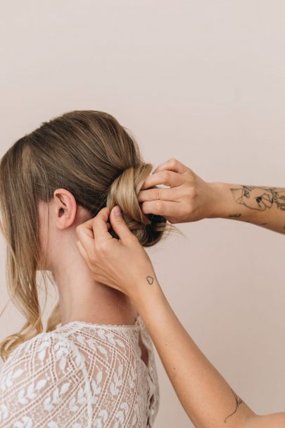 Coiffure de mariée : Un chignon flou de mariée - Blog mariage : La mariée aux pieds nus