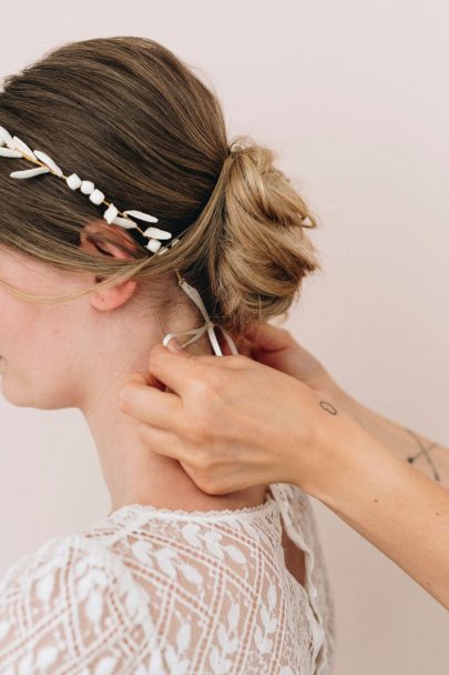 Coiffure de mariée : Un chignon flou de mariée - Blog mariage : La mariée aux pieds nus