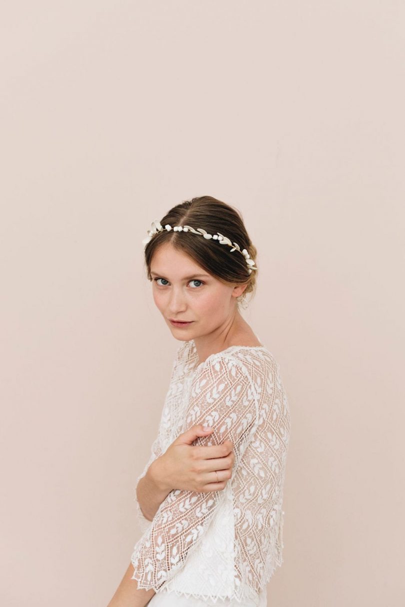 Coiffure de mariée : Un chignon flou de mariée - Blog mariage : La mariée aux pieds nus