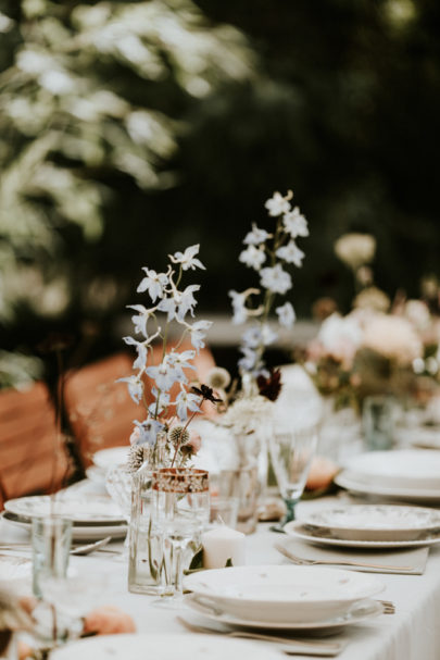 Un mariage simple, champêtre et fleuri - A découvrir sur la mariée aux pieds nus - Photos : Pinewood Weddings