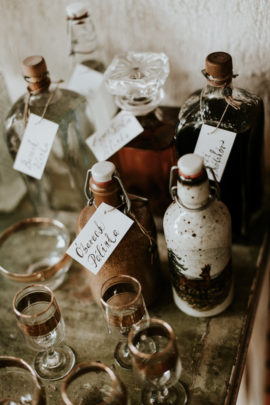 Un mariage simple, champêtre et fleuri - A découvrir sur la mariée aux pieds nus - Photos : Pinewood Weddings