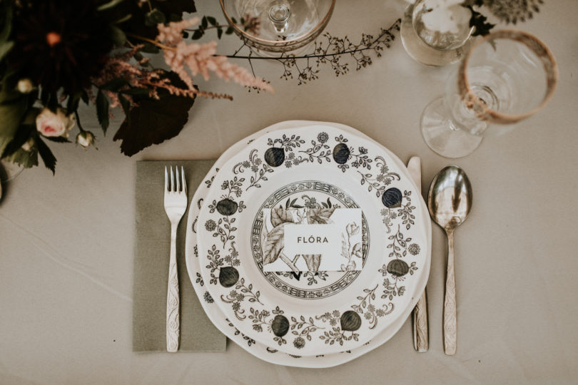 Un mariage simple, champêtre et fleuri - A découvrir sur la mariée aux pieds nus - Photos : Pinewood Weddings