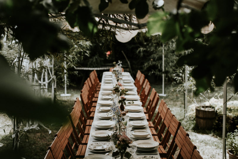 Un mariage simple, champêtre et fleuri - A découvrir sur la mariée aux pieds nus - Photos : Pinewood Weddings