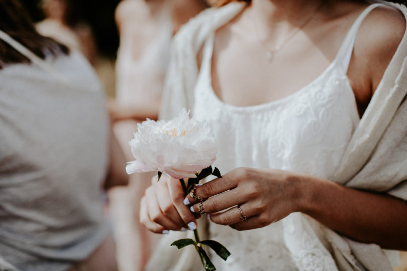 7 idées de rituels pour votre cérémonie de mariage laique - A découvrir sur le blog mariage www.lamarieeauxpiedsnus.com - Photos : Pinewood Weddings