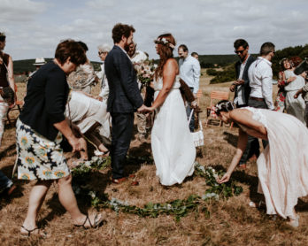 7 idées de rituels pour votre cérémonie de mariage laique - A découvrir sur le blog mariage www.lamarieeauxpiedsnus.com - Photos : Pinewood Weddings