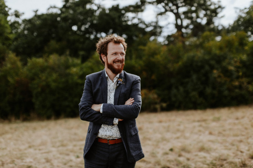 Un mariage simple, champêtre et fleuri - A découvrir sur la mariée aux pieds nus - Photos : Pinewood Weddings