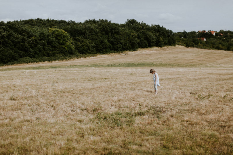 Un mariage simple, champêtre et fleuri - A découvrir sur la mariée aux pieds nus - Photos : Pinewood Weddings